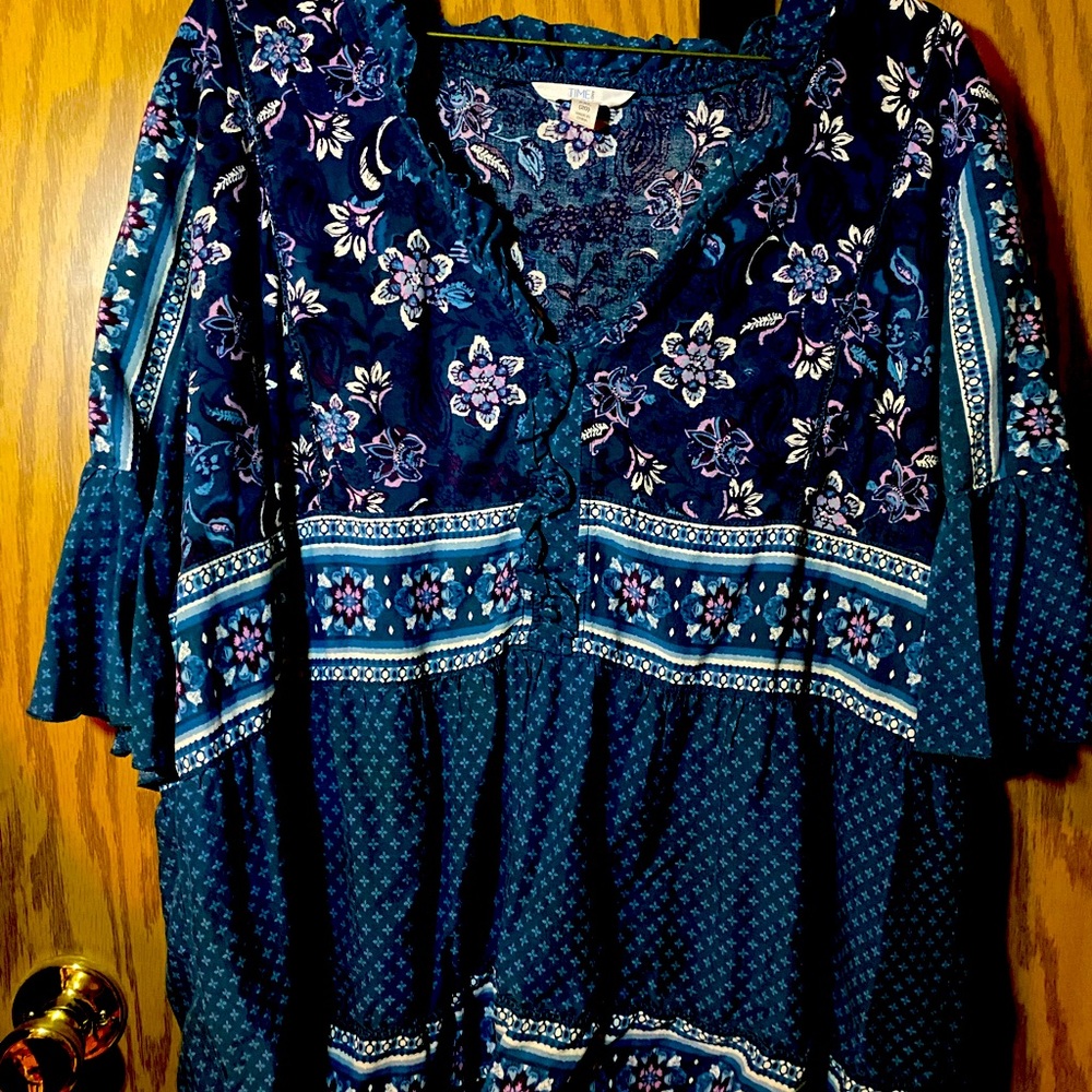 Blue plus size floral top